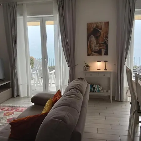 Frederic View Apartment Dorio