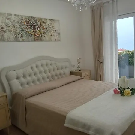 Frederic View Apartment